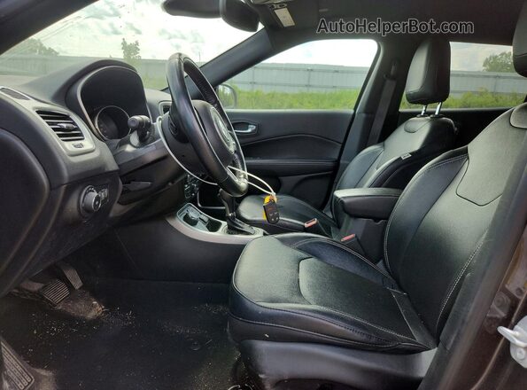 3C4NJDEB9MT513129 2021 JEEP COMPASS Серый Вид салона спереди