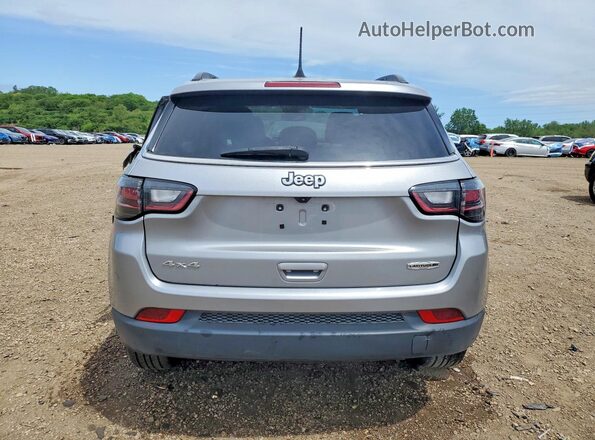 3C4NJDFB0NT210174 2022 JEEP COMPASS Silver Widok z tyłu