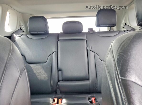 3C4NJDFB0NT210174 2022 JEEP COMPASS Silver Widok tylnych siedzeń