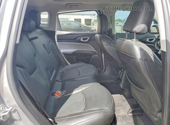 3C4NJDFB0NT210174 2022 JEEP COMPASS Silver Widok wnętrza z tyłu