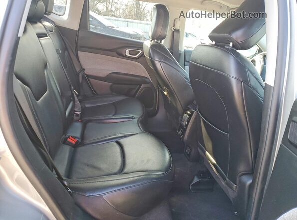 3C4NJDFB1NT168940 2022 JEEP COMPASS Gray Widok wnętrza z tyłu