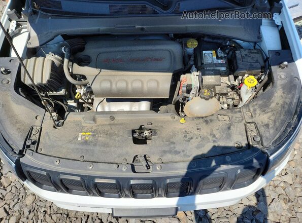 3C4NJDFB5NT169797 2022 JEEP COMPASS White Vista del compartimento del motor