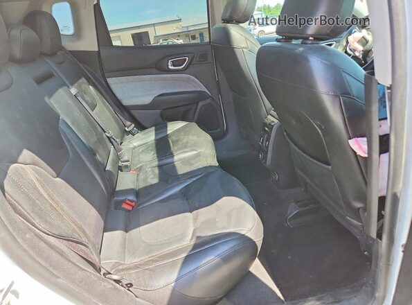 3C4NJDFB5NT169797 2022 JEEP COMPASS White Vista interior trasera