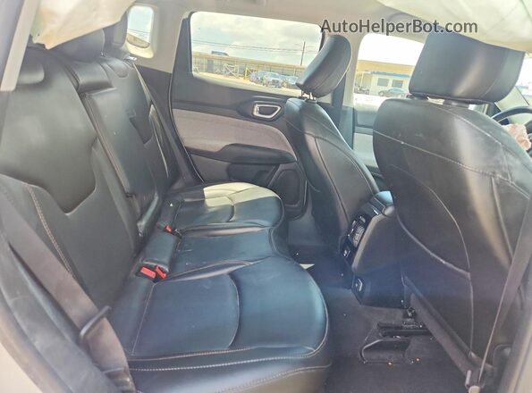 3C4NJDFB9NT218855 2022 JEEP COMPASS White Rear interior view