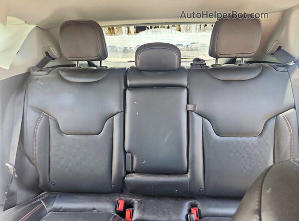 3C4NJDFB9NT218855 2022 JEEP COMPASS White Rear seats view