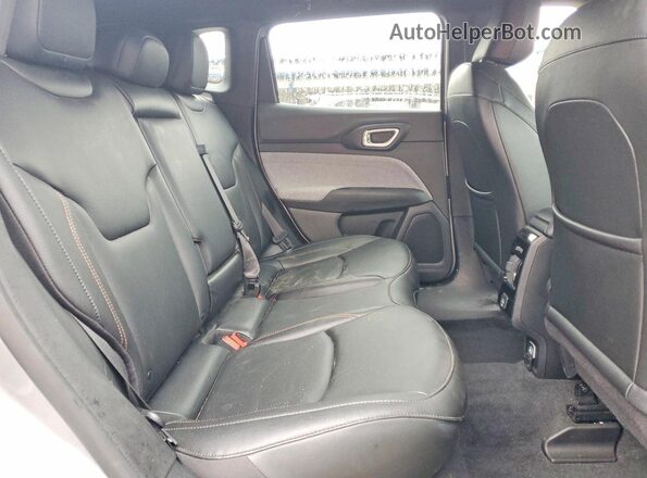 3C4NJDFN6RT601572 2024 JEEP COMPASS Silver Vista interior trasera