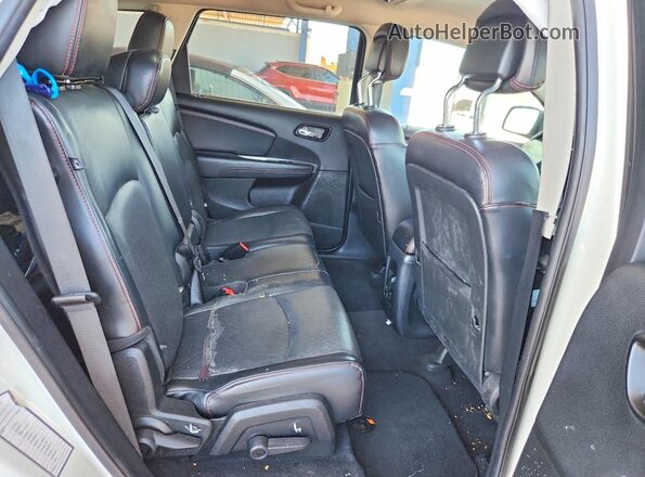 3C4PDCEG3KT680590 2019 DODGE JOURNEY White Widok wnętrza z tyłu