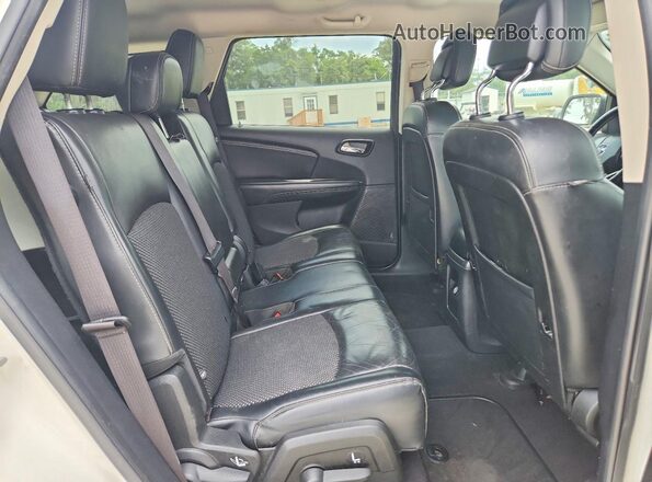 3C4PDCGG0KT778523 2019 DODGE JOURNEY White Vista interior trasera