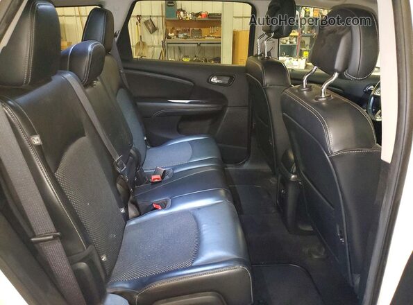 3C4PDDGG7JT387941 2018 DODGE JOURNEY White Вид задньої частини салону