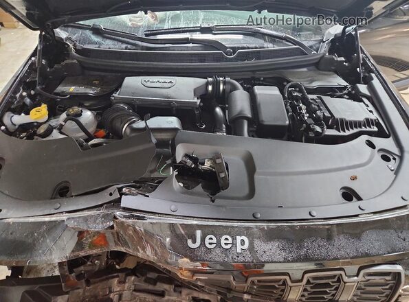 3C4PJMB26TT264347 2026 JEEP CHEROKEE Black Vista del compartimento del motor