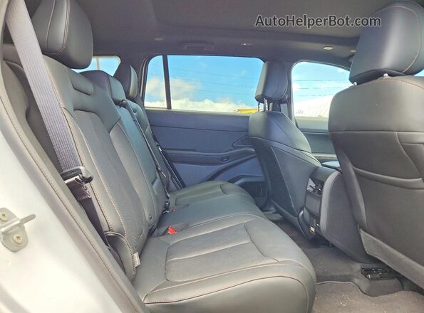 3C4PJMC22TT245454 2026 JEEP CHEROKEE White Вид задньої частини салону