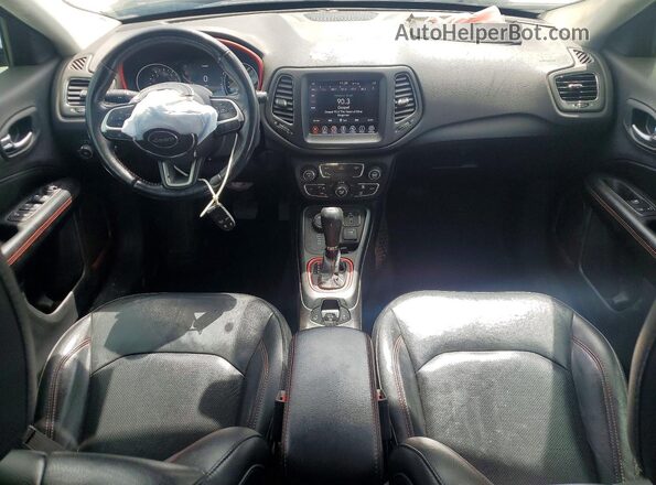 3C5NJDDB7KT799268 2019 JEEP COMPASS Gray Вид панелі приладів