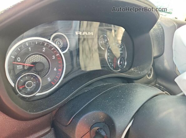 3C63R3CL2RG379383 2024 RAM 3500 White Սարքավորումների վահանակի տեսք