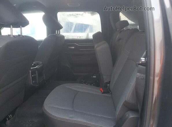 3C63R3DL1RG380281 2024 RAM 3500 Gray Widok tylnych siedzeń