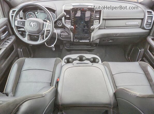 3C63R3EL3RG399784 2024 RAM 3500 Gray Vista del salpicadero