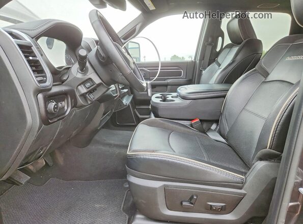 3C63R3EL3RG399784 2024 RAM 3500 Gray Vista interior delantera