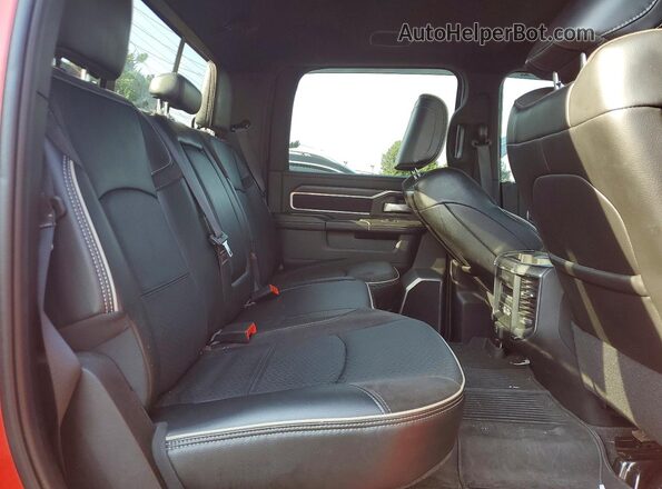 3C63R3EL8RG215228 2024 RAM 3500 Red Հետևի նստատեղերի տեսք