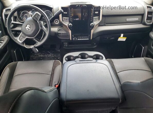 3C63R3EL8RG382396 2024 RAM 3500 Black Vista del salpicadero