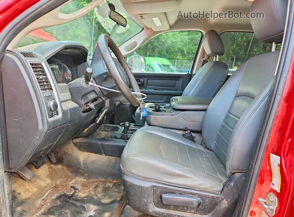 3C63R3GL3HG599723 2017 RAM 3500 Red Вид салону спереду