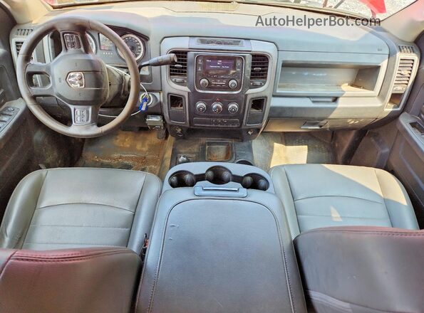 3C63R3GL3HG599723 2017 RAM 3500 Red Вид панелі приладів