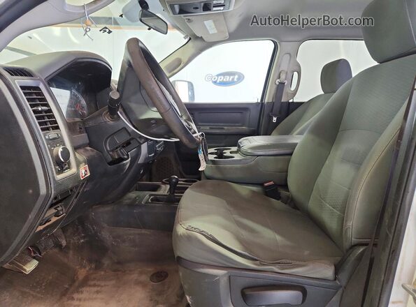 3C63R3GL8HG650732 2017 RAM 3500 White Widok wnętrza z przodu