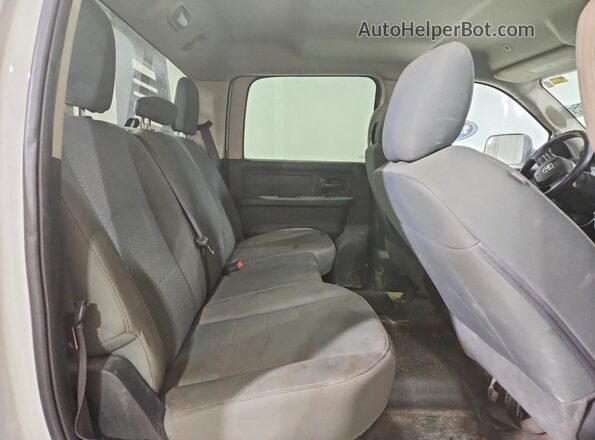 3C63R3GL8HG650732 2017 RAM 3500 White Widok tylnych siedzeń