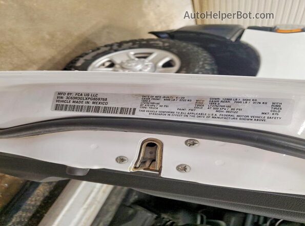 3C63R3GLXPG659768 2023 RAM 3500 White Շարժիչի բաժամունքի տեսք