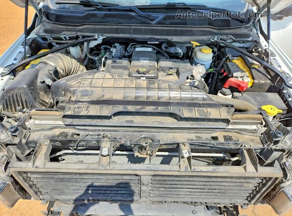 3C63R3NL2RG191069 2024 RAM 3500 White Widok wnętrza z tyłu