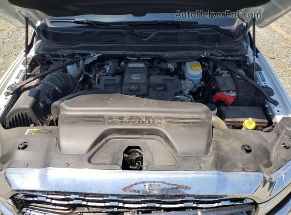 3C63R3PL0RG347641 2024 RAM 3500 White Вид задньої частини салону