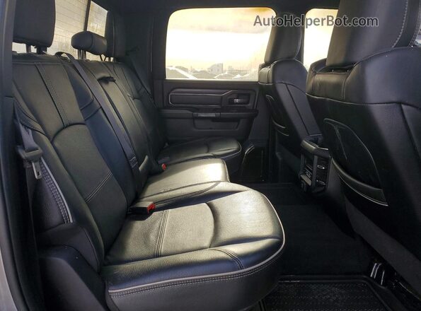 3C63R3RL5NG261524 2022 RAM 3500 Gray Vista de los asientos traseros