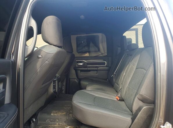 3C63R5DL5SG560297 2025 RAM 2500 Charcoal Widok tylnych siedzeń