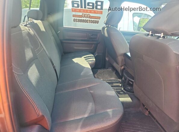 3C63RRGLXRG242754 2024 RAM 3500 Gray Rear interior view