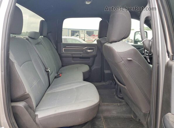 3C63RRHLXPG524095 2023 RAM 3500 Серебряный Вид задних сидений