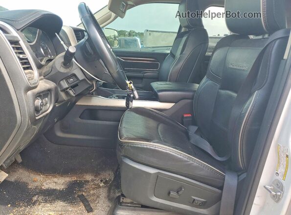 3C63RRJL3NG294682 2022 RAM 1500 Белый Вид салона спереди