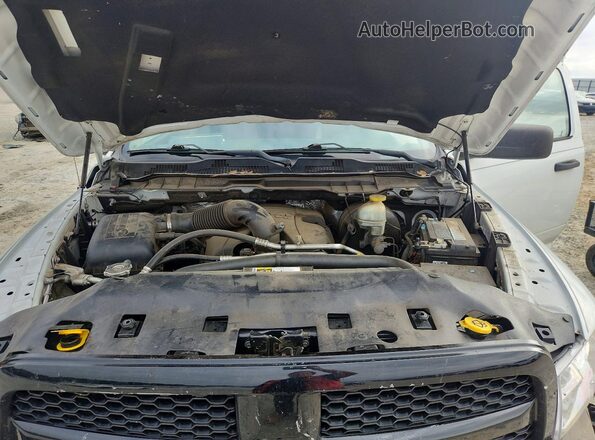 3C6JR6AT7GG382904 2016 RAM 1500 White Rear interior view