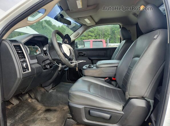 3C6JR6AT7GG382904 2016 RAM 1500 White Front interior view
