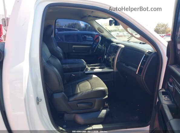 3C6JR6CTXHG504833 2017 RAM 1500 White Front interior view