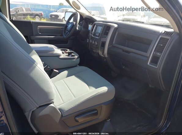 3C6JR6DG0HG764675 2017 RAM 1500 Blue Вид салону спереду