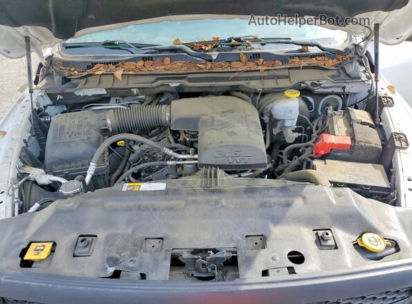 3C6JR6DG2NG210534 2022 RAM 1500 White Rear interior view