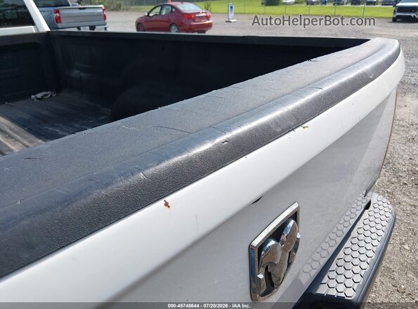 3C6JR6DG5KG502819 2019 RAM 1500 CLASSIC White 