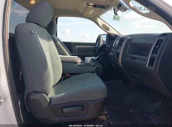 3C6JR6DG8HG656143 2017 RAM 1500 White Front interior view