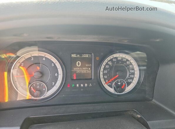 3C6JR7ATXHG565656 2017 RAM 1500 White Вид щитка приладів