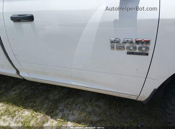 3C6JR7DG2LG211136 2020 RAM 1500 CLASSIC White Widok wnętrza z tyłu