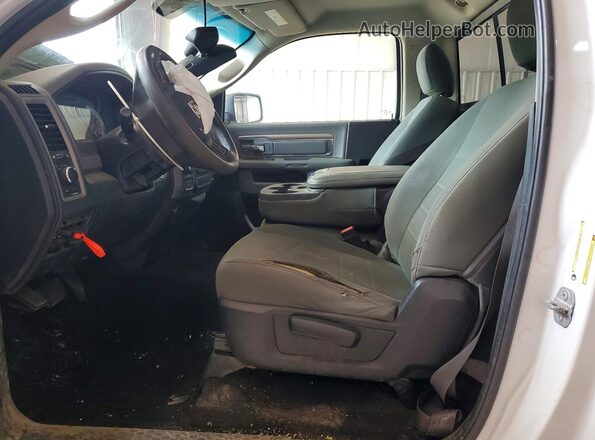 3C6JR7DT2JG140482 2018 RAM 1500 White Սալոնի դիմացի տեսք