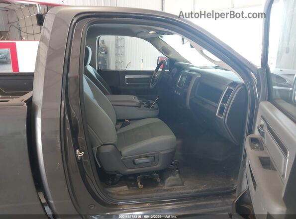 3C6LR4AT3JG312966 2018 RAM 2500 Gray Front interior view