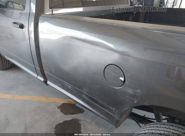 3C6LR4AT3JG312966 2018 RAM 2500 Gray Rear interior view