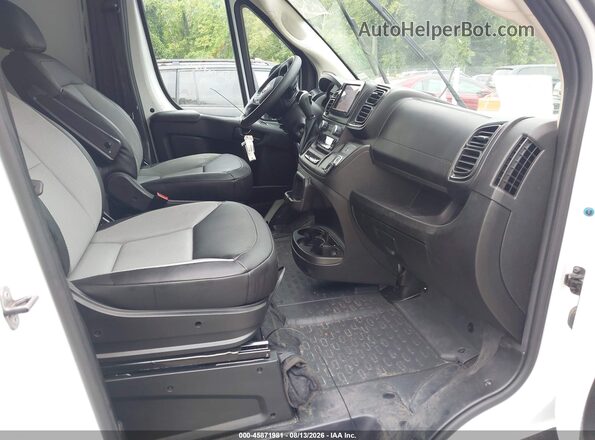 3C6MRVHG0SE548653 2025 RAM PROMASTER 3500 White Front interior view