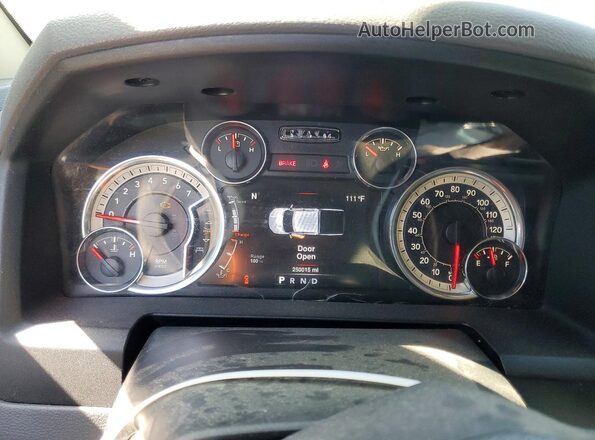 3C6RR6LT6GG292417 2016 RAM 1500 Black Instrument cluster view