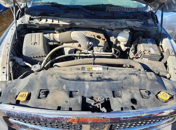 3C6RR7KT0HG617636 2017 RAM 1500 Серебряный Вид задней части салона