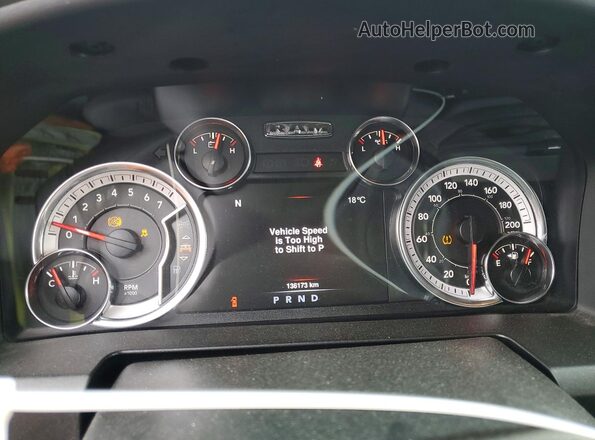 3C6RR7KT0KG730669 2019 RAM 1500 White Widok zestawu wskaźników